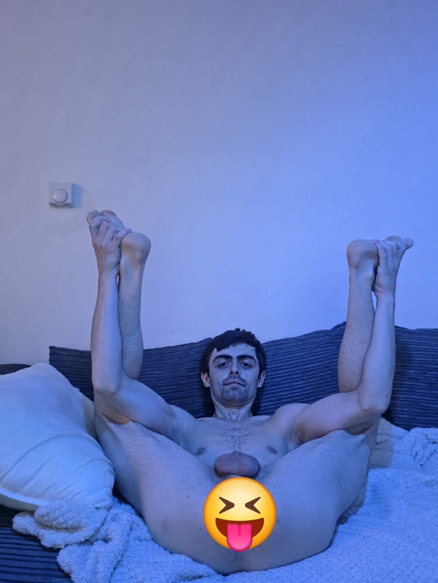xRyanStone's tweet photo. You walk in and find me like this. What you doing? 😈

#gay #mlm https://t.co/9cDE3TxHo8
