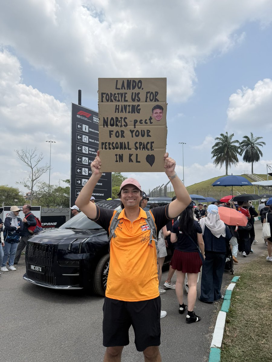 FlyFM958's tweet photo. Who had the best Formula 1 Fan Sign at Sepang this year ?

1 Thanks Ver-stappen by Malaysia 🇲🇾
2 We made Sainz for you 🫰
3 Sir Hamilton ain’t Lewis-ing 🏆
4 Norris-pect for personal space ❤️
5 Russel-Sayang 🎵

#F1 #Formula1 #BahrainGP #WeFlyest https://t.co/5AYSY3U0GG