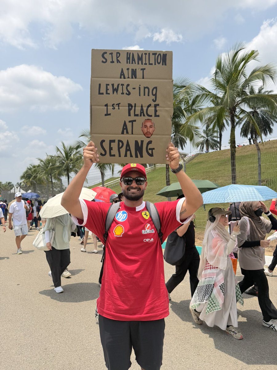 FlyFM958's tweet photo. Who had the best Formula 1 Fan Sign at Sepang this year ?

1 Thanks Ver-stappen by Malaysia 🇲🇾
2 We made Sainz for you 🫰
3 Sir Hamilton ain’t Lewis-ing 🏆
4 Norris-pect for personal space ❤️
5 Russel-Sayang 🎵

#F1 #Formula1 #BahrainGP #WeFlyest https://t.co/5AYSY3U0GG