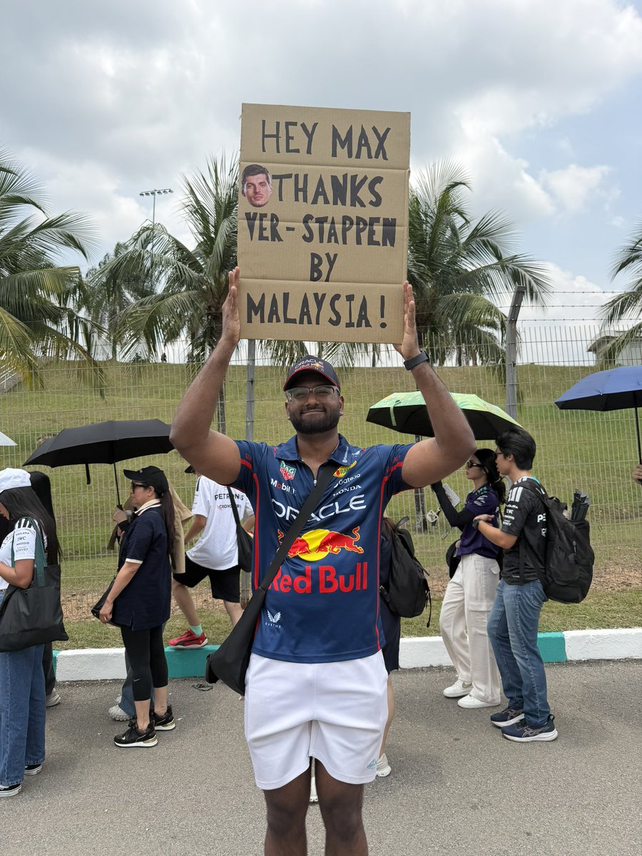 FlyFM958's tweet photo. Who had the best Formula 1 Fan Sign at Sepang this year ?

1 Thanks Ver-stappen by Malaysia 🇲🇾
2 We made Sainz for you 🫰
3 Sir Hamilton ain’t Lewis-ing 🏆
4 Norris-pect for personal space ❤️
5 Russel-Sayang 🎵

#F1 #Formula1 #BahrainGP #WeFlyest https://t.co/5AYSY3U0GG