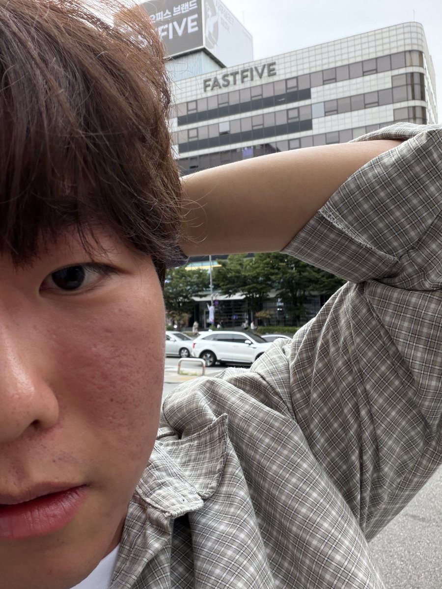 De1ph1nium's tweet photo. 아니 술을 마셔서 그런건지 오시를 뵈서 그런건지 얼굴이 너무 빨개짐 https://t.co/0RRPGNj3B1