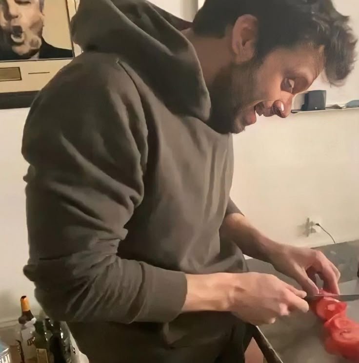 costat2seb's tweet photo. your camera roll if i am your boyfriend. https://t.co/xHN7IxXxlb