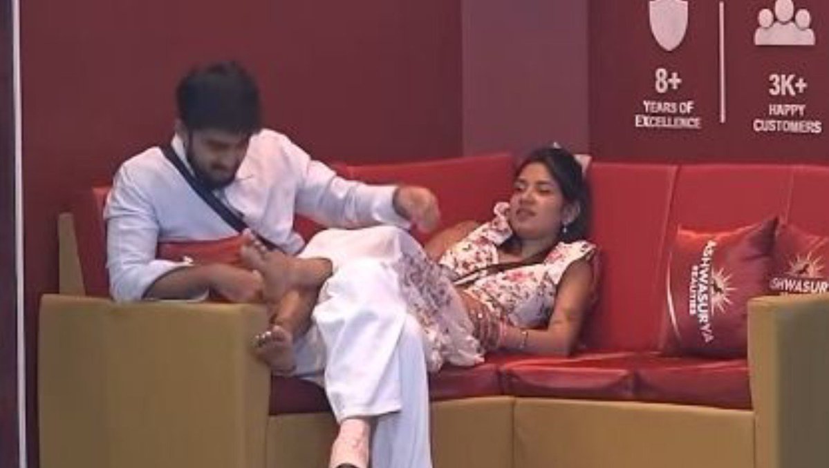 YouTextme10136's tweet photo. Biggest jolli in the history if biggboss kannada🤢
Olle kamuki tara adtale
#BBK13 https://t.co/59eoL9Lo9E
