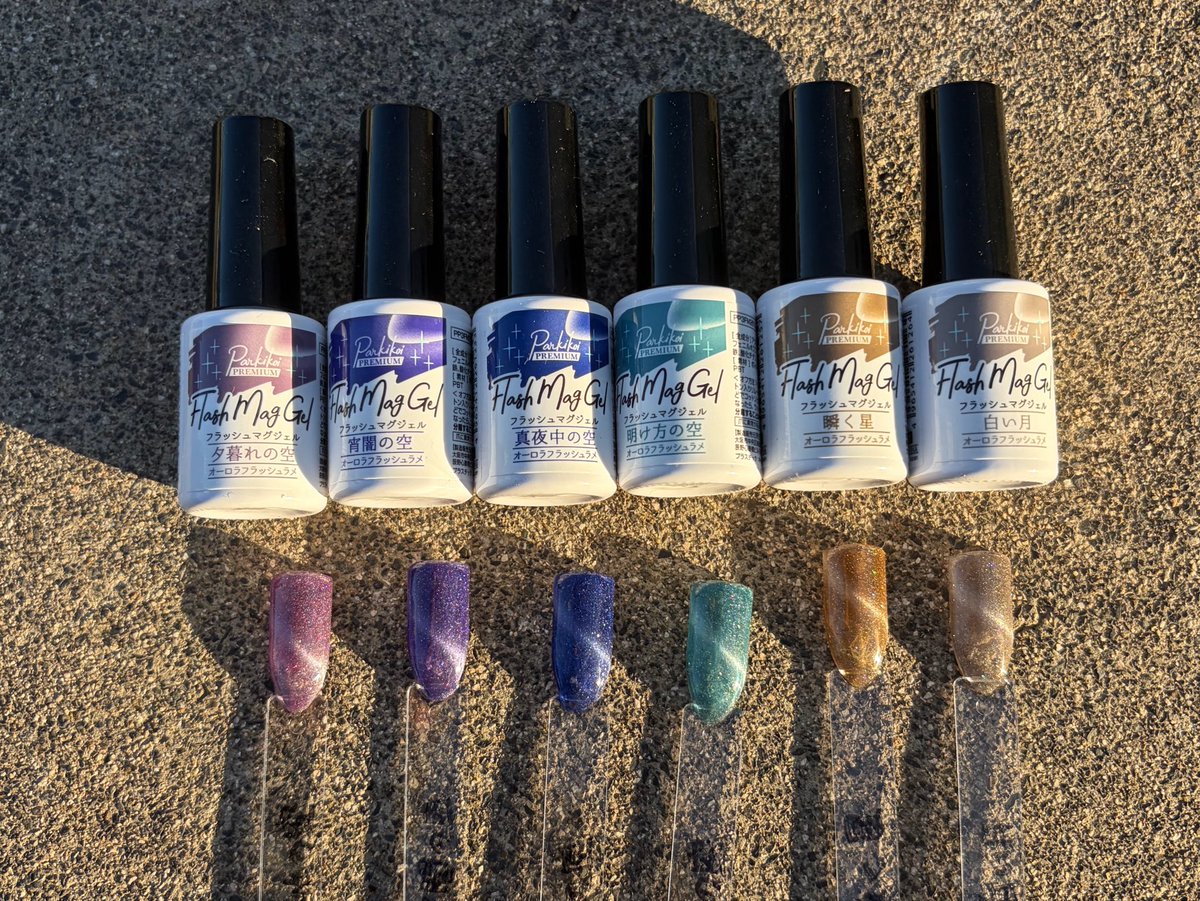 knt0627's tweet photo. キャンドゥの新色ジェル星降る夜カラー💅
白い月と瞬く星が特に好き♡ https://t.co/N76VdGDgDQ