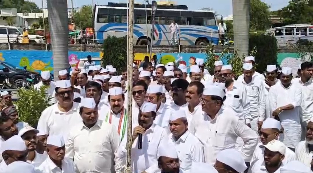 sajjanvermaINC's tweet photo. आज देवास में सेवादल द्वारा सद्भावना संकल्प यात्रा में राष्ट्रीय अध्यक्ष श्री श्रीनिवास बी वी के साथ सैकड़ों युवाओं, महिलाओं की एक ही आवाज, सद्भाव बना रहे।।

@srinivasiyc @CongressSevadal https://t.co/WqARzoGw8W