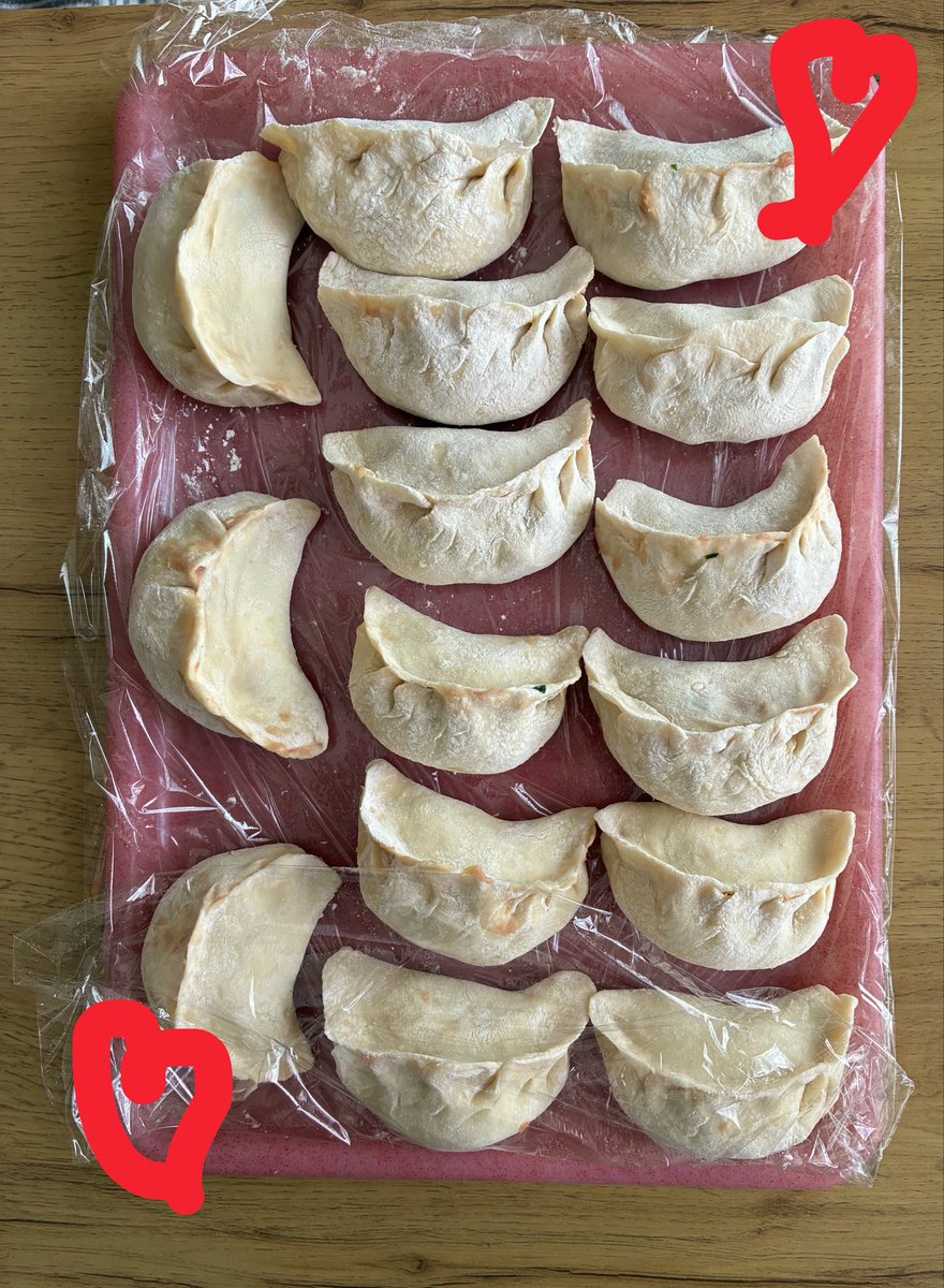TNKasrZ1d4TVQVq's tweet photo. 近所の中国出身のおばちゃん☺️
に餃子🥟もらった！！！
いつもすごく美味しくて、すごく大きい！
いつも可愛いね💕って言ってくれる☺️
いつか中国🇨🇳に行くんだ！！ https://t.co/2RWeAq7Yin
