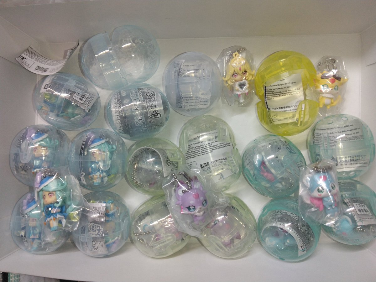 kerosuke13's tweet photo. 鑑賞後のガチャ売り場
１周コンプリート出来たら
やめるつもりで回した結果⬇　

エクレール×７
シュシュタン×４
マシュタン×５
ジェット先輩×１

近くのカップルにマシュタンを
アルカナと交換して貰えてコンプ🎵
(圧倒的感謝✨)
にしても偏りすぎ～😥

#名探偵スイング２ https://t.co/h38OZQFufs