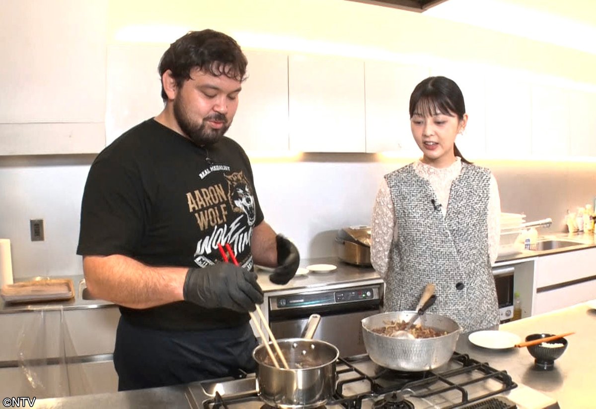 shu1tv's tweet photo. ⋱ 𝟏𝟎月𝟒日(日) の #シューイチ☝🏻⋰

9時25分頃からはまじっすか💡
【究極のご飯のお供を作る🍚第4弾】

10月6日より新宿京王百貨店で開催✨
『シューイチ全国うまいもの博』！
#ウルフアロン さんが11日(日)・12日(月・祝)に
限定販売する究極のご飯のお供を考案💡

ザーサイ✖いぶりがっこ✖クリームチーズ
個性の強い食材を掛け合わせ
試作を重ねてようやくたどり着いた
ウルフさん渾身の「牛肉のしぐれ煮」

前回ヒデさんから受けたアドバイスをもとに
味を一つにまとめるオイル系調味料を徹底検証🔍
ついに究極のご飯のお供完成なるか！👀
お米大好き❣️現役プロレスラーたちが最終ジャッジ🥢

うまいもの博まであとわずか…
しかしまた新たな問題が⁉️
究極のしぐれ煮いよいよ最終章‼