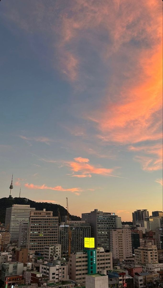 jacobhwAzCPwsMb's tweet photo. Stepping into the warmth of simple 🎨 life vibes creating moments of stillness to recharge within soothing the soul. ✨ https://t.co/i8EFvZ4w3N