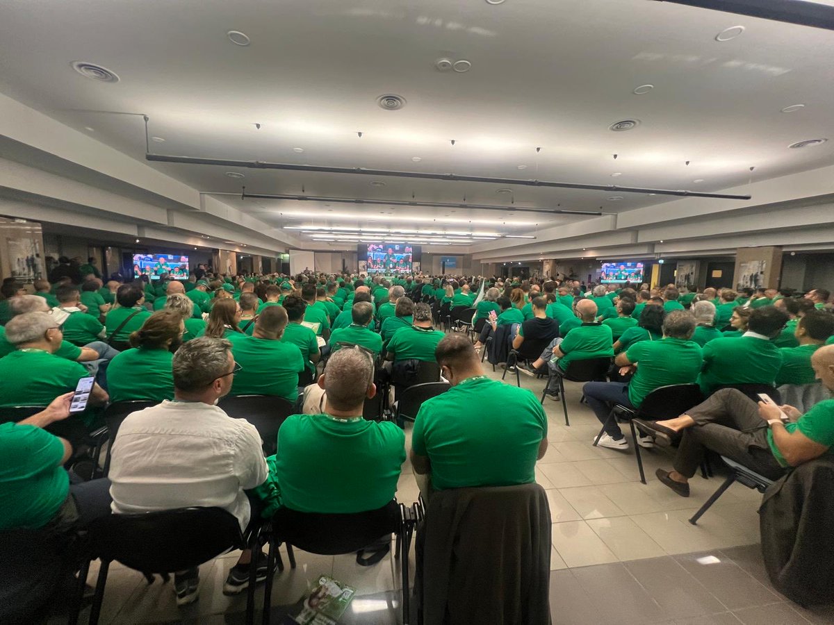 FSindacato's tweet photo. 💚 𝗟𝗮 𝗳𝗼𝗿𝘇𝗮 𝗱𝗲𝗹𝗹𝗮 𝗙𝗜𝗔𝗟𝗦 𝗲̀ 𝗻𝗲𝗹𝗹𝗲 𝗽𝗲𝗿𝘀𝗼𝗻𝗲!
Sono iniziati a Montesilvano i lavori del 𝗖𝗼𝗻𝘀𝗶𝗴𝗹𝗶𝗼 𝗡𝗮𝘇𝗶𝗼𝗻𝗮𝗹𝗲 𝗙𝗜𝗔𝗟𝗦: 𝗖𝗵𝗶 𝘀𝗶 𝗽𝗿𝗲𝗻𝗱𝗲 𝗰𝘂𝗿𝗮 𝗱𝗲𝗴𝗹𝗶 𝗮𝗹𝘁𝗿𝗶 𝗺𝗲𝗿𝗶𝘁𝗮 𝗮𝘀𝗰𝗼𝗹𝘁𝗼 𝗲 𝗿𝗶𝗰𝗼𝗻𝗼𝘀𝗰𝗶𝗺𝗲𝗻𝘁𝗼. https://t.co/um9whoW8Gn