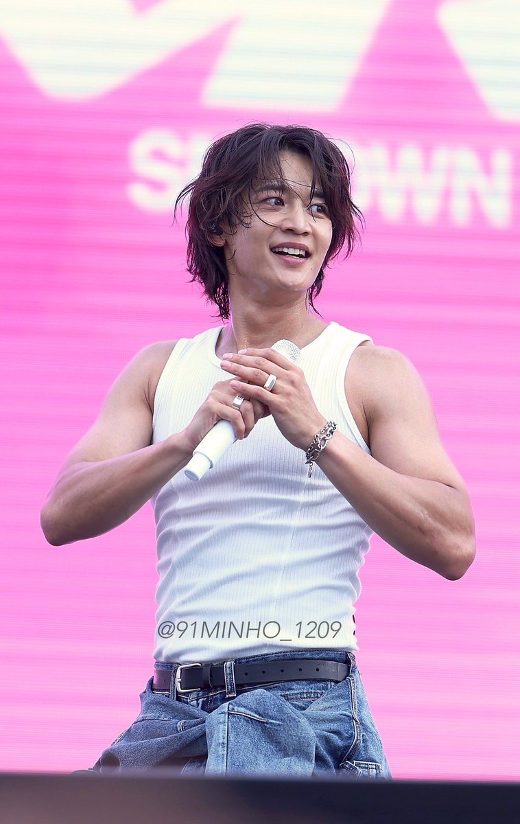 91MINHO_1209's tweet photo. 261003 SM RUN 26 민호 #민호 #최민호 https://t.co/v792wbCTjF