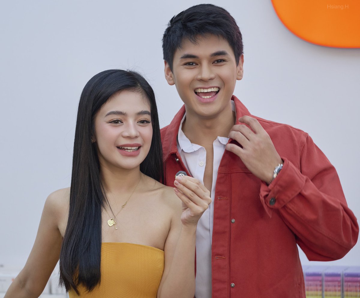 Hsiangvision's tweet photo. Still can’t get over how charming and sweet both Bianca and Dustin were at the Xiaomi meet &amp; greet! 🥹✨
📅 Oct 2, 2026
📍 Xiaomi Store, SM Megamall

@biancadeveraa @dustinyuu @Xiaomi_PH 
#bianca #dustinyu #xaomiphilippines #dustbia https://t.co/a0qrohE6NS