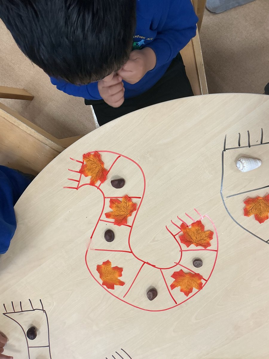 carltonj_i's tweet photo. EYFS Saplings loved maths yesterday! We had lots of fun creating autumnal repeating patterns using autumn treasures. We explored colours, shapes and sequence while developing our mathematical thinking #EYFS #Maths #Autumn #WhiteroseMaths #RepeatingPatterns https://t.co/oS7CrKJycD