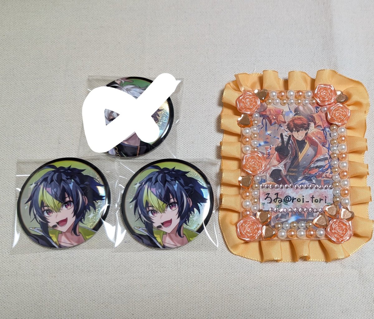 roi_tori's tweet photo. 【交換】にじさんじ MECHATU-A 1st LIVE "Over Drive!" 缶バッジ 特典 ビジュアルカード

譲→画像1、2

求→画像3、4(🟥🟦線)

10/18 名古屋手渡し、郵送(y!ﾌﾘ経由のみ)

缶バッジ…🟦線は🟥線💜を含む2:2のみ、🟥線💜は複数求めており単体での交換も可 https://t.co/2jIcy61O7o