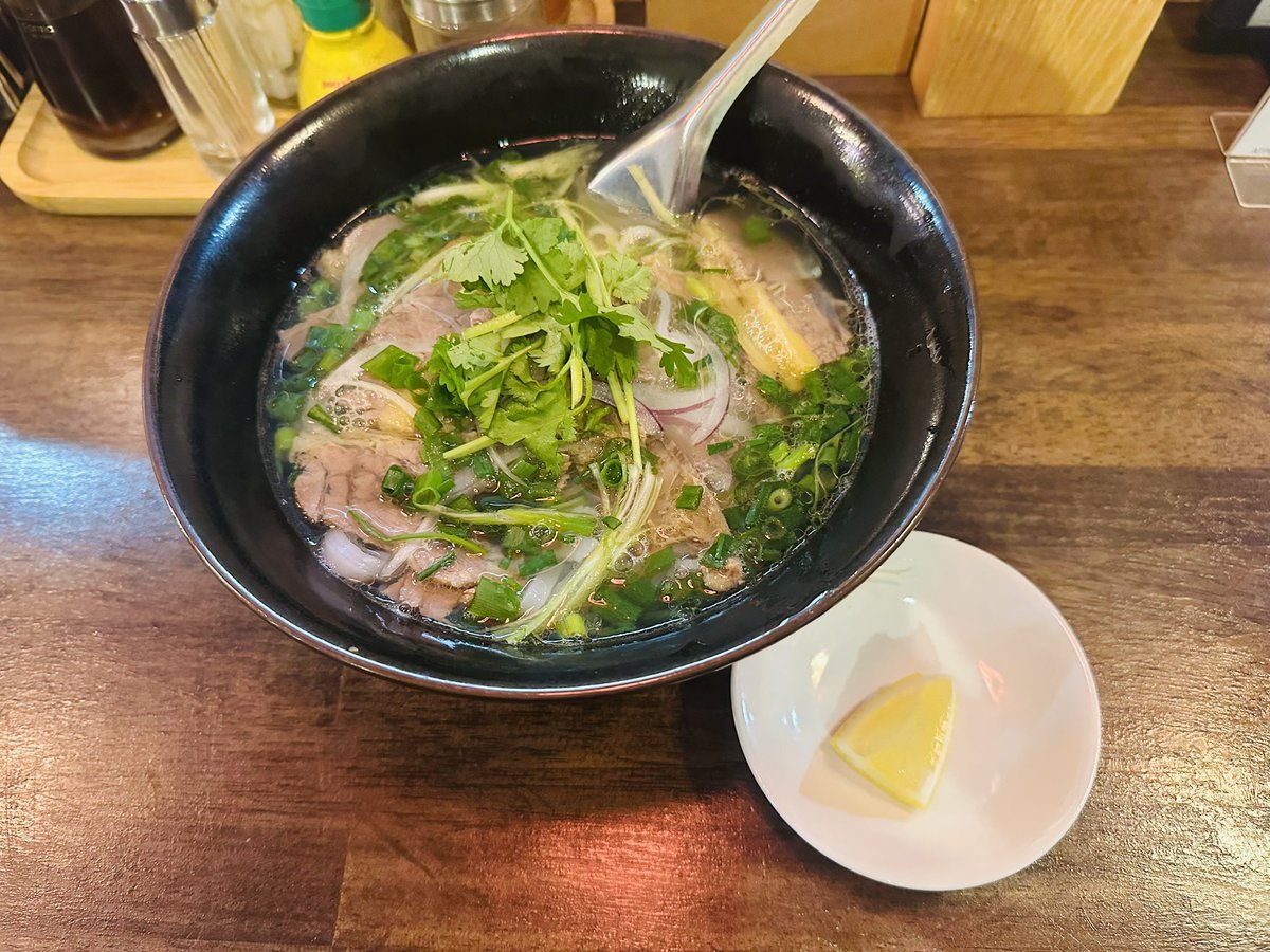 hanayurin's tweet photo. 今週は久々の4連続徹夜。
久々だったけど、３日目には意識の保ち方を思い出し。
とは言え終わったらばたんきゅーでしたw
1カ月ジムにも行けず、ラン記録だけ維持して１０月を迎えました。
久々のランは八王子。
坂しかねー😂と文句たらたらのランでした。
有名なベトナム料理店でフォー！して締め。 https://t.co/muakqIauvB