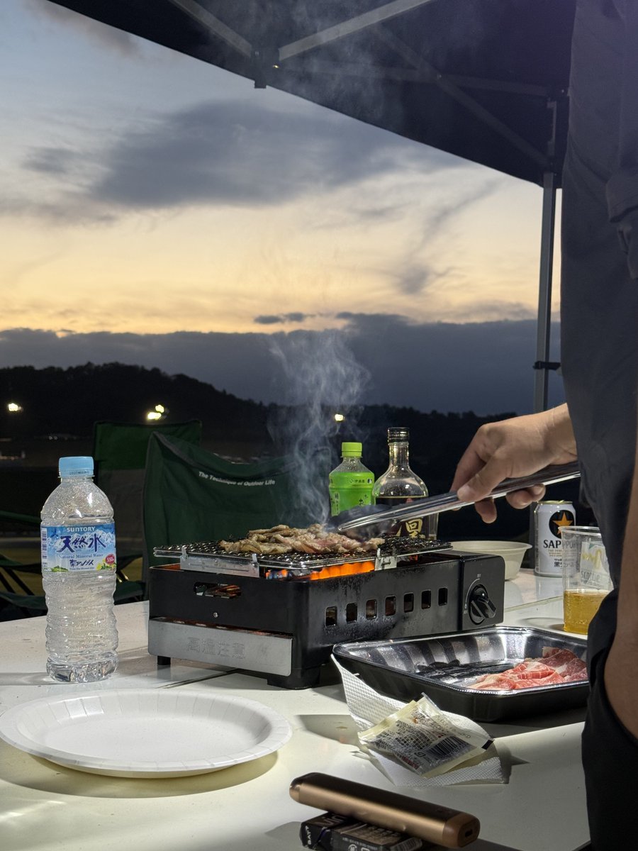 Demekin_R1's tweet photo. 宴のはじまり〜 https://t.co/lhLjtOs5eR