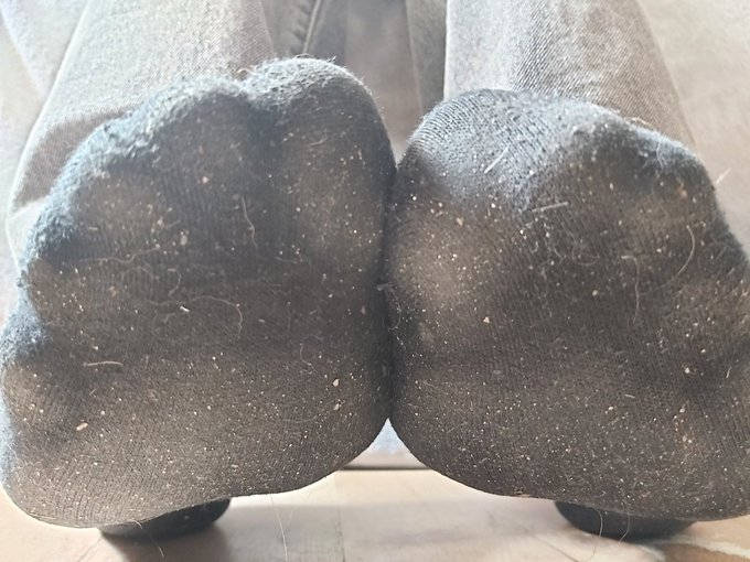 Goddess_Cat_1's tweet photo. Pff... you look so pathetic down there kneeling in front of my sweaty feet while I spent all of your money, come on give me even more doggy~

IRL FINDOM https://t.co/9Op8giQFAC