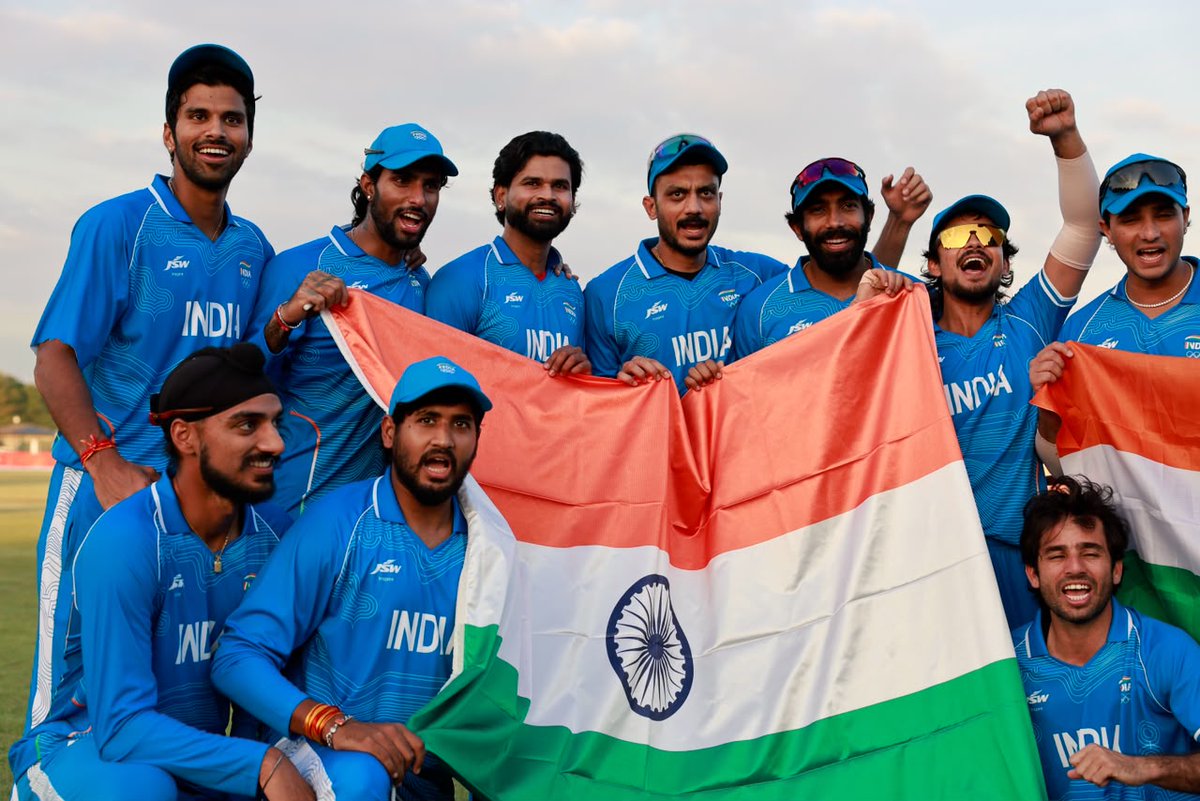 BCCI's tweet photo. The smiles of 𝗖𝗛𝗔𝗠𝗣𝗜𝗢𝗡𝗦 😀

Let the celebrations begin 🇮🇳👏

#TeamIndia | #AsianGames https://t.co/YILFOIDkTb