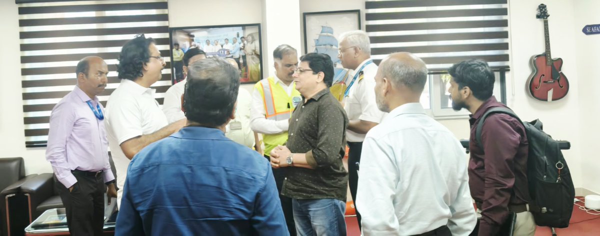 AkhilNavik's tweet photo. Shri Samarth Verma, Director, MoPSW along with I. G. Baines, Under Secretary, visited the Seafarers Club. The delegation reviewed the Club’s seafarer welfare initiatives,services &amp; discussed measures to further strengthen welfare support. @JNPort @shipmin_india  @dgshipping_IN https://t.co/EgTbpwmYFZ