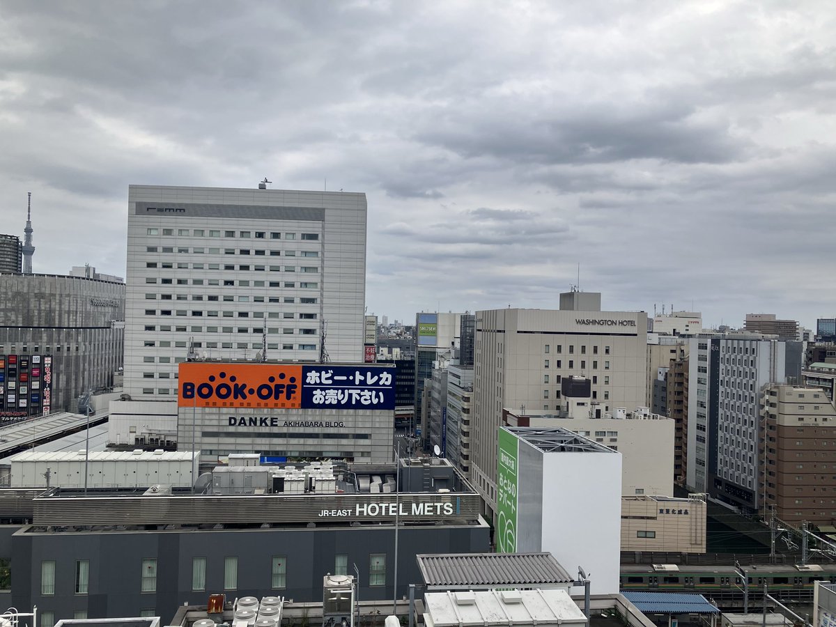 kata_1122's tweet photo. 秋葉原にて。艦これアーケードをカードショップにて数枚買った。満潮さんの増設欲しい。ラジオ会館屋上が開放されていた為、行ってみた。　#艦これ　#艦これアーケード https://t.co/AvVt1R4dez