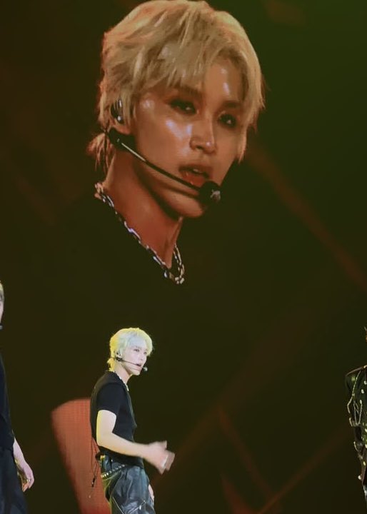 hyeokfs's tweet photo. behind every successful man is HIMSELF https://t.co/oewYFWFO1l