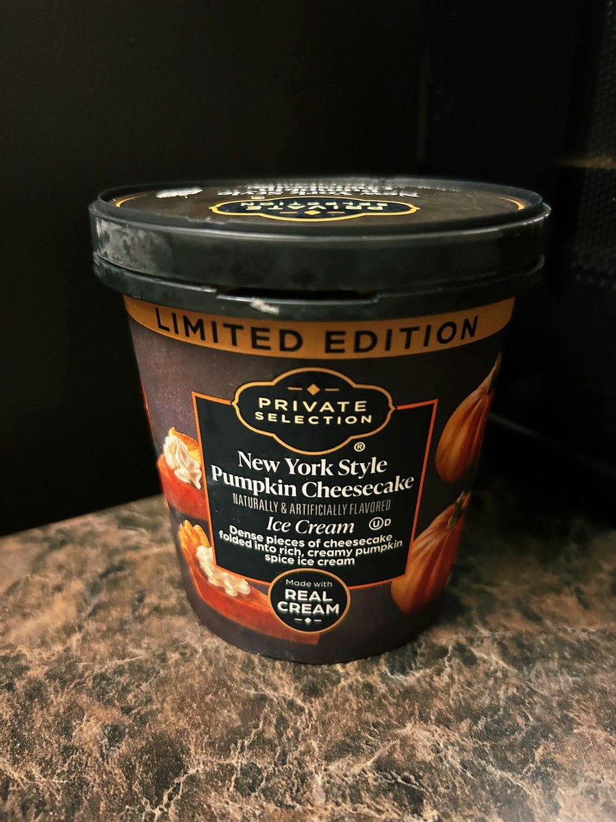 pmccoy7's tweet photo. Trying the new @krogerco New York Style Pumpkin Cheesecake Ice Cream
๐ ๐จ
I love the flavor but I didnโt like the icy texture of the ice cream. I like my ice cream creamy and soft.
#pumpkincheesecake #icecream #privateselection #newyorkstylepumpkincheesecake #kroger https://t.co/dUZWs4GIHx