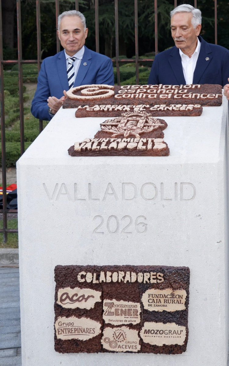 AdelantePucela's tweet photo. @MarinaSaentz Lo que se ha hecho en homenaje u apoyo a la asociación de Cáncer, es poner un monumento. 

La bandera es para la ciudad, y está muy bien, y cuando se celebre el día del cáncer la cambiarán por una alusiva del cáncer

Es un homenaje https://t.co/P5V2WKRwN9