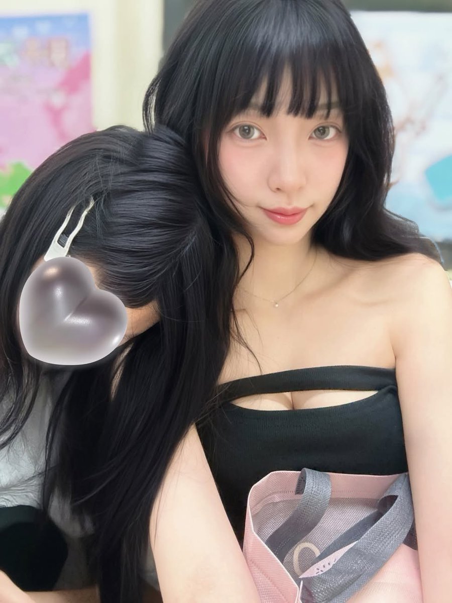 Kuoblack's tweet photo. 不到一年要會考了。
女兒每天放學後，
都像隻電力耗盡的小貓，
黏在我身邊，
看了好心疼🥲

累了就回家，
媽媽給妳抱抱，幫妳充充電，
再繼續往目標邁進吧💞 https://t.co/pifKV8dZVu