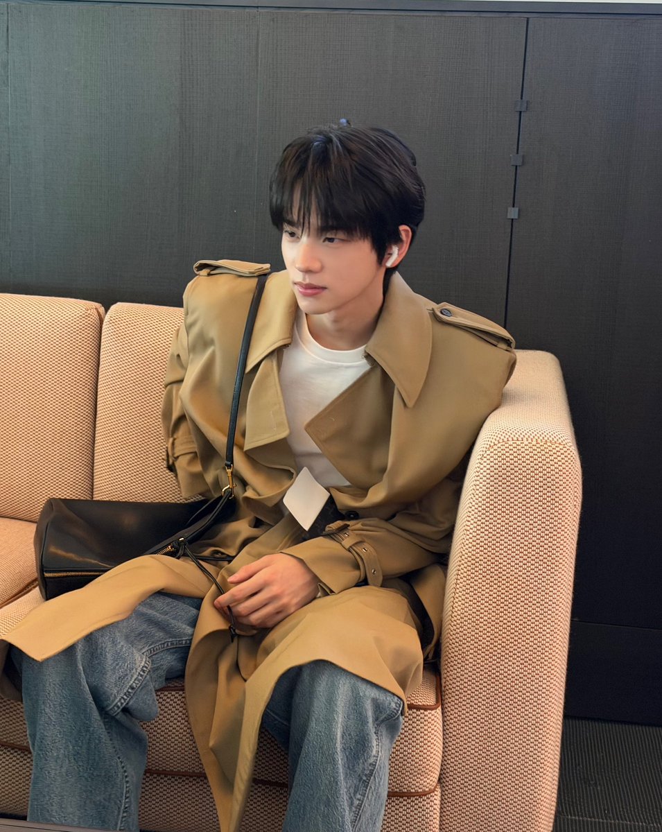 yuring1107's tweet photo. 셀린느신유😻 https://t.co/bGU8cmAfPi