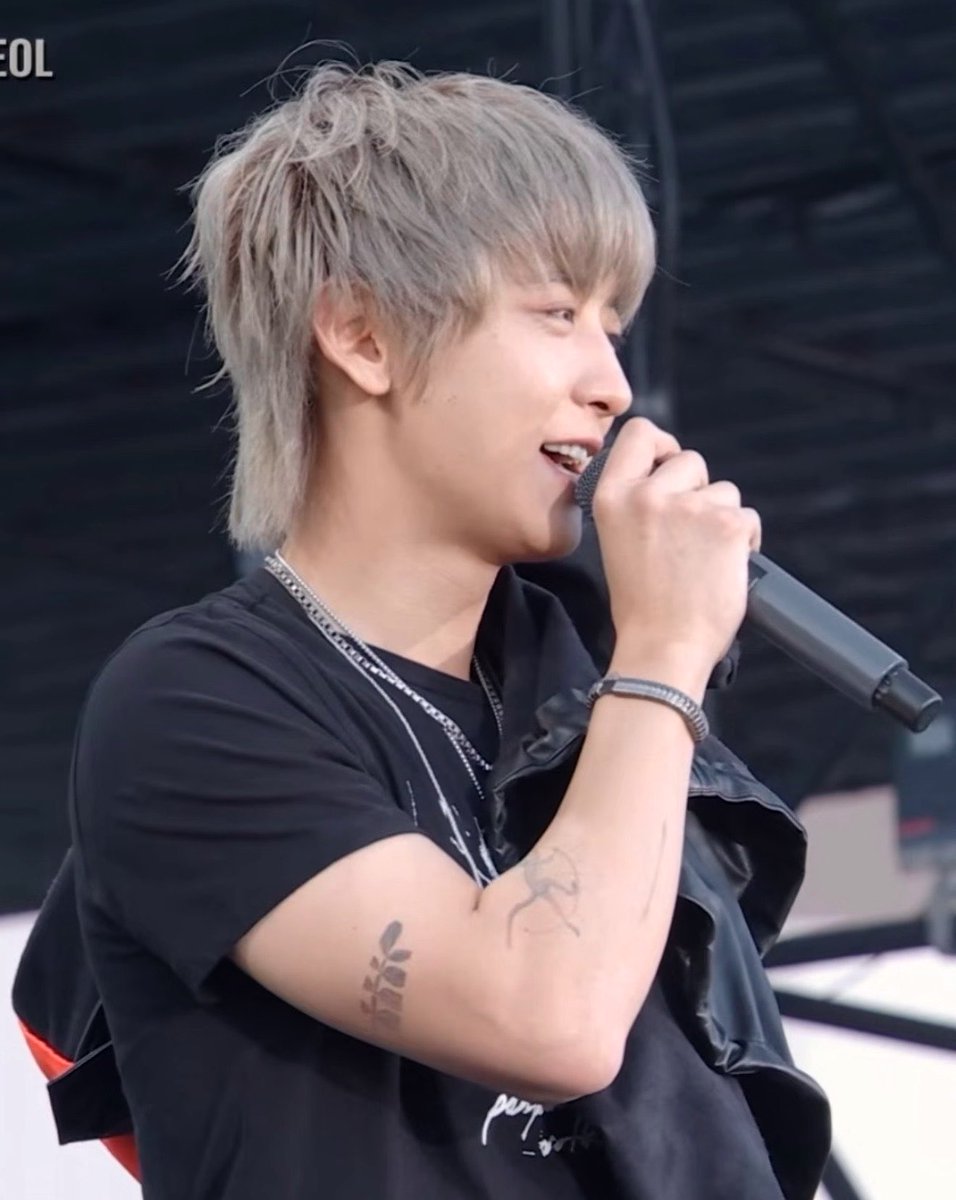 no_loey_no_life's tweet photo. Wait……. I was too focused on his voice that i only noticed this now… is that….a new tattoo?? https://t.co/QntgjvLA7T