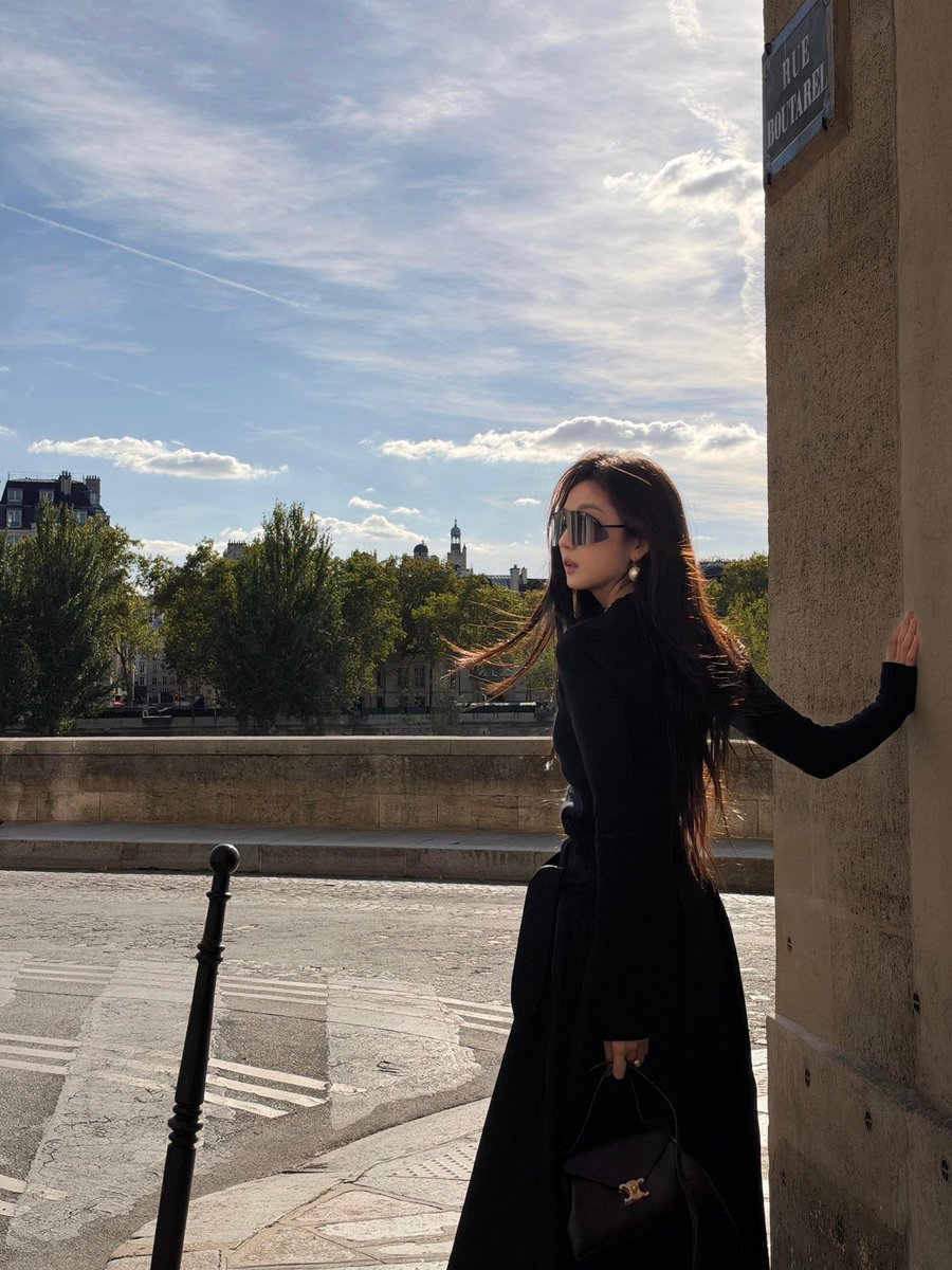 lawas0's tweet photo. 셀린느 공주님 🖤

#SunQian #孙千 #손천 https://t.co/oIeiLwc8JF