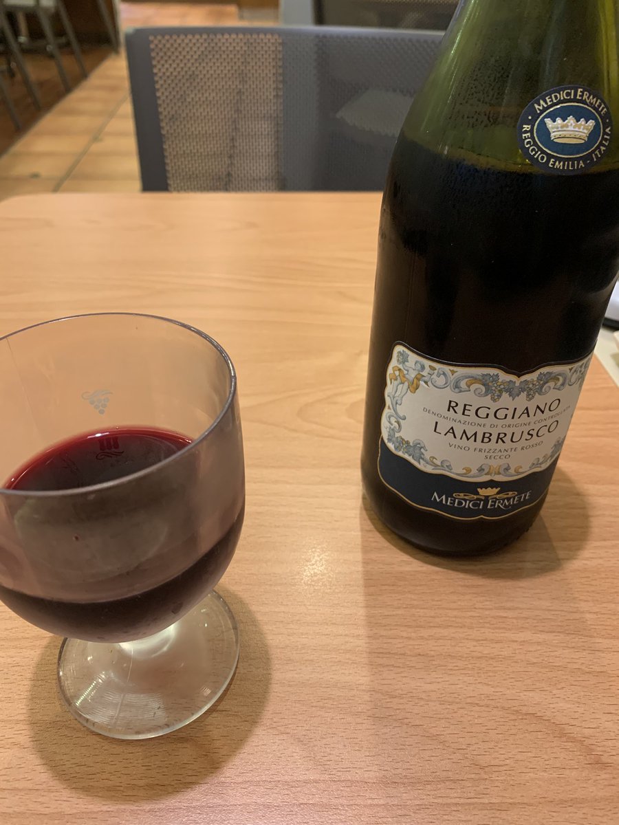 Fuyuki___'s tweet photo. サイゼ飲み開始！ https://t.co/BIF34yfK3S