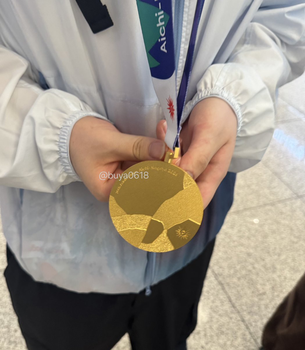 buya0618's tweet photo. 우리곰 메달 자랑🐻‍❄️🥇 https://t.co/xK1JlewYmU