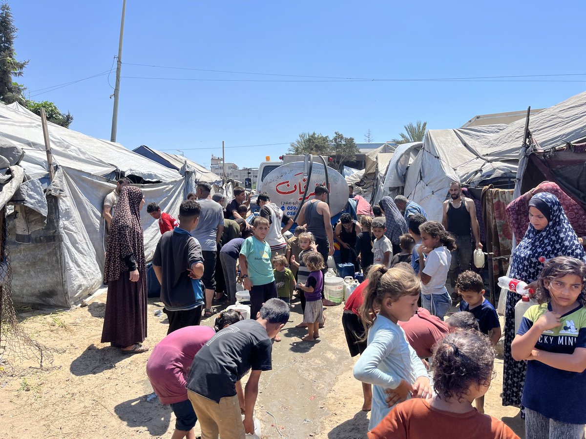 HasanEssam29636's tweet photo. I help the people of Gaza while I myself am in dire need of help; yet, I know that whoever extends a helping hand will be rewarded. https://t.co/tfNbJb99VI
