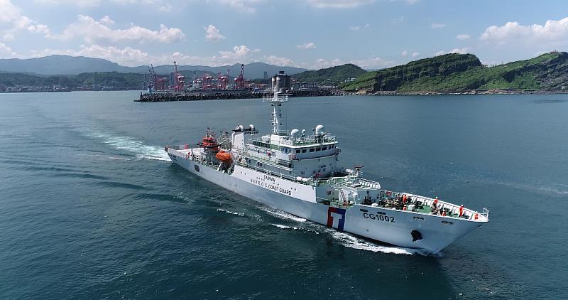 台湾海巡署部署三艘巡逻舰监控与菲律宾重叠专属经济区内中国船只活动