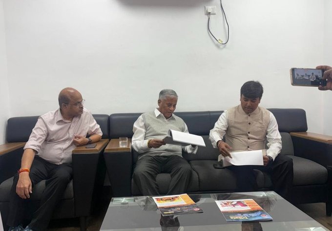 GulistanNewsTV's tweet photo. Katra: Union Minister reviews water conservation initiatives undertaken by the Shri Mata Vaishno Devi Shrine Board.
#Katra #VaishnoDevi #SMVDSB #WaterConservation #JammuAndKashmir https://t.co/Oq45yMCVQO