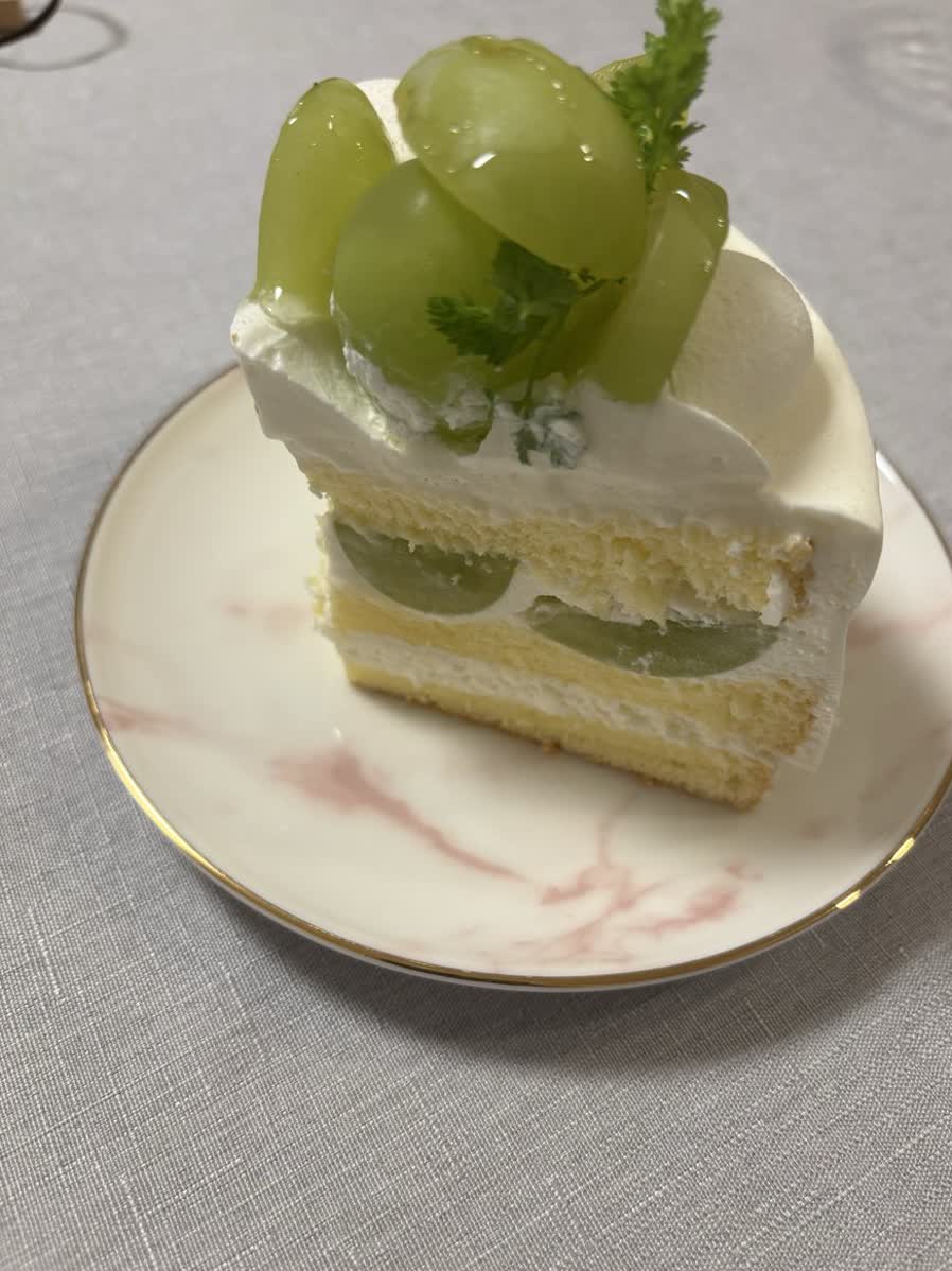 punhetilson67's tweet photo. O doce de hoje é um bolo de uva! E claro, café é essencial. Você prefere puro ou com algo? https://t.co/eQjacGBYOD