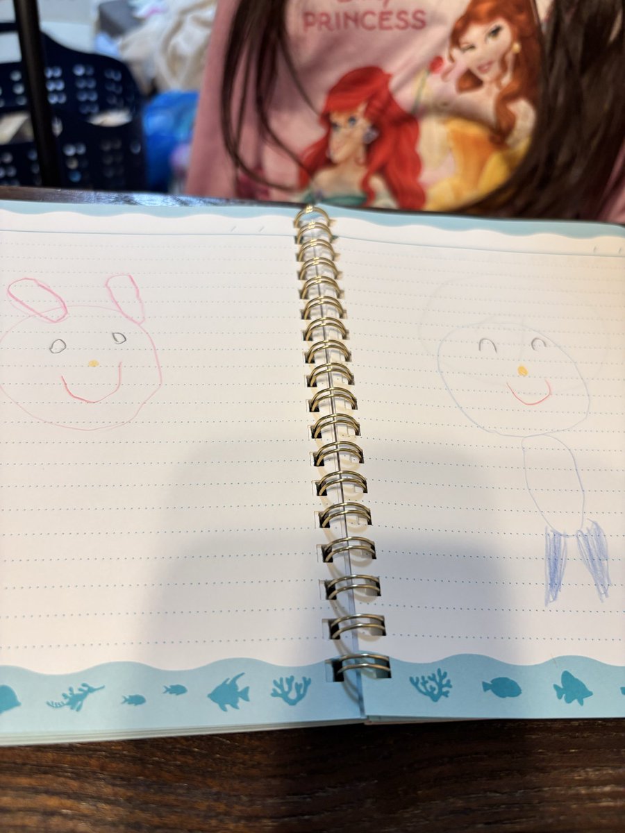 dog_dance's tweet photo. 最近は長女（8）に🎮取られがち。
次女（5）も触発されてお絵描き。うさぎと🐇ペンギン🐧らしい

#パルワールド https://t.co/CyUouV5ko2