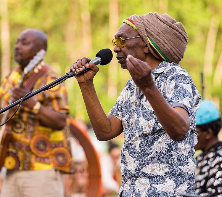 NNyashaYessur's tweet photo. One thing is true about Thomas Mapfumo and that is he will die as a traitor to the cause, a greedy old man who was bought by zanu Pf, who for 1 million was willing to sell his own soul and legacy despite decades of singing and inspiring thousands with songs of freedom, He sold it all away for a quick buck