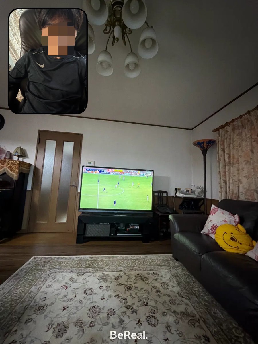 kamitani1519's tweet photo. 部活終わりの噛み谷です⚽️

昨日は299日連続目標達成でき来てくれてありがとうございます❣️

今日は定時の《《22時15分～》》配信します❕

今日も定時から1時間半の配信になるので忘れずに兵長の配信が始まるのを待っててくれると嬉しいです‼️

サッカー観てた⚽️

#Spoon #噛みリス https://t.co/VQB14ffffZ