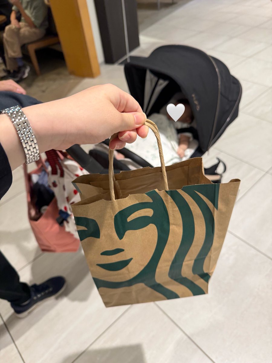 _shira73_'s tweet photo. ショッピングモールデビュー👶🏻✨
帰りにスタバも調達してテンションアゲ↑↑ https://t.co/HQs9VxRVGr
