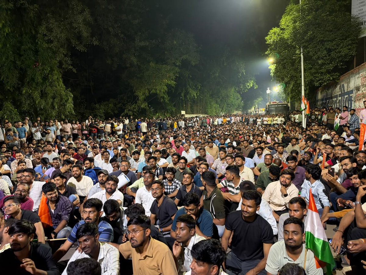 Mpsc_Andolan's tweet photo. Today, MPSC aspirants in Pune are on the streets fighting for their future.
Dear @RahulGandhi ji you have stood with students whenever their voices needed strength. Maharashtra’s aspirants need your support today. Please come to Pune, meet them and hear their concerns firsthand. https://t.co/DoEaZxu6zF