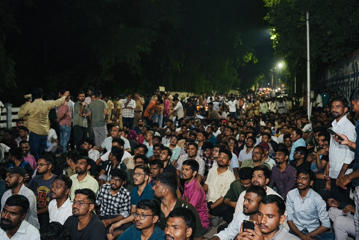 Mpsc_Andolan's tweet photo. Today, MPSC aspirants in Pune are on the streets fighting for their future.
Dear @RahulGandhi ji you have stood with students whenever their voices needed strength. Maharashtra’s aspirants need your support today. Please come to Pune, meet them and hear their concerns firsthand. https://t.co/DoEaZxu6zF