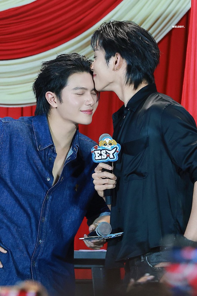 userunknowbabe's tweet photo. มึง แล้วหน้าวิลเลี่ยมเอสมันเป็นส่วนโค้งรับกันดีมากอะ https://t.co/7ILOWLRNmD