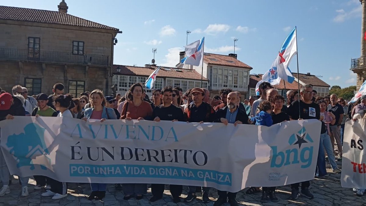 obloque's tweet photo. Galiza mobilízase polo dereito á vivenda.
Por unha vida digna na Galiza!

Nin casas sen xente, nin xente sen casa.
#Compostela #Ourense #Ferrol https://t.co/AWjDnPK8u1