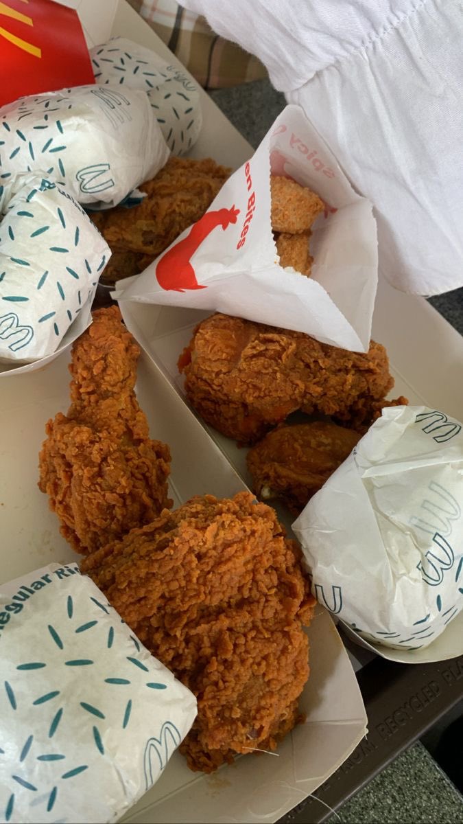 aenaheinm's tweet photo. kalian tim kfc atau mcd by? 🤤

aku mcd ☝🏻😍 https://t.co/2upIuOcnUd