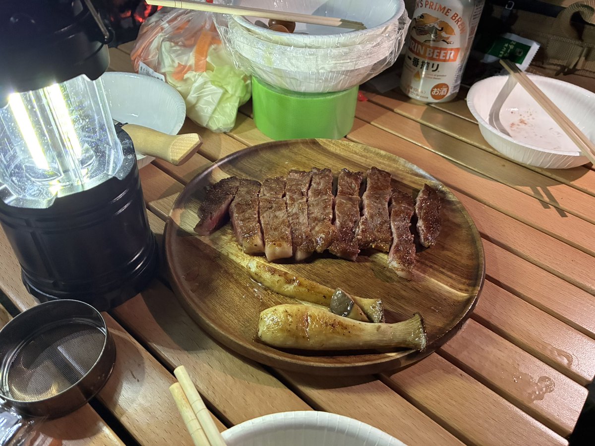 BANDlT_RR's tweet photo. キャンプ🏕
ステーキは任せて燻製職人してます💭 https://t.co/VFjXAAEInR