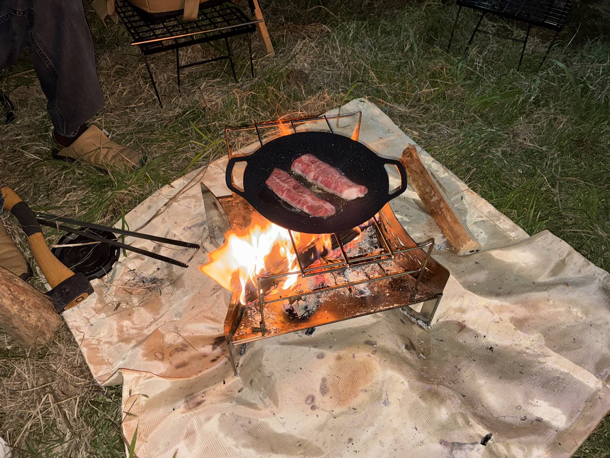 BANDlT_RR's tweet photo. キャンプ🏕
ステーキは任せて燻製職人してます💭 https://t.co/VFjXAAEInR