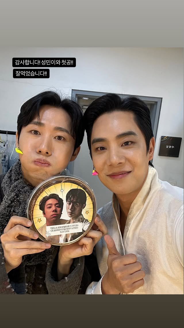 RUNi_yeonmu's tweet photo. 신미니 런 셀카표정 따라한거임????? ㄱㅇㄱ ㅋㅋㅋㅋㅋㅋㅋㅋㅋㅋ https://t.co/Gyz98oWgwO