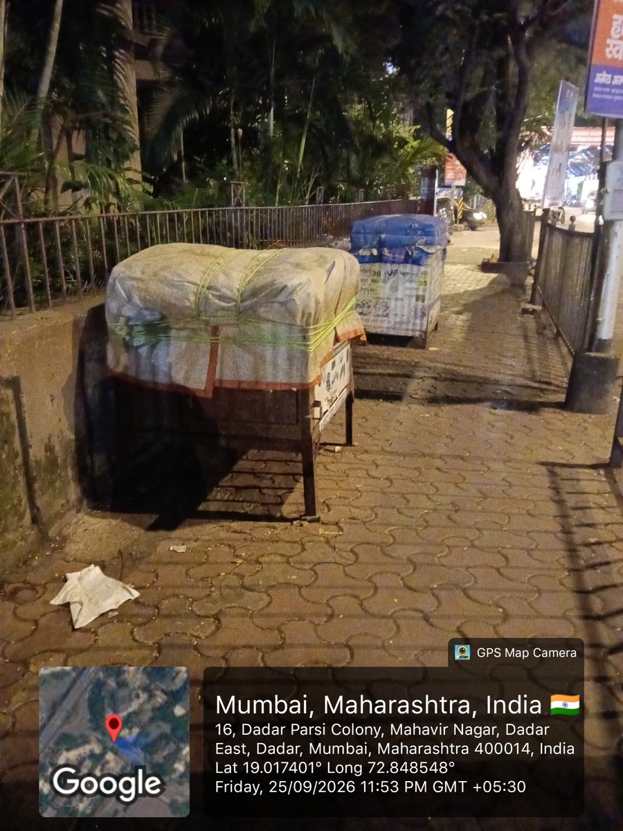 BjpKadam's tweet photo. @Dev_Fadnavis दादर पूर्व TT मंचेरजी जोशी चौक जवळील फूट पाथ वर अतिक्रमण फेरीविक्रेता यांचे नागरिकांना फूटवरून चालणे मुश्किल झाले आहे. तरी मनपा F नॉर्थ ने तात्काळ दखल घ्यावी ( 9323335172) https://t.co/m8eelLaz31